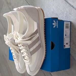 BNWT adidas retro white and tan sneakers